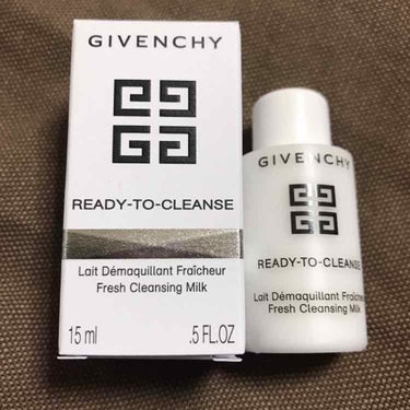 GIVENCHY/レディトゥクレンジンズミルク

以前お店に行った際に、２回目の来店プレゼントみたいな感じでミニサイズのグロスと一緒に頂きました。

口コミで濃いめのアイメイクは落ちないと聞いていました