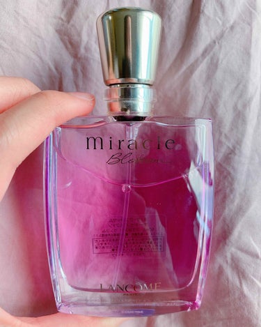 ミラク ブロッサム
オードゥパルファン50ml

これは初めて買った香水です
万人うけするというよりは自分が好きな香り
という感じです。

甘めですが、大人っぽい印象です

彼氏にはすこし香りが強いとい