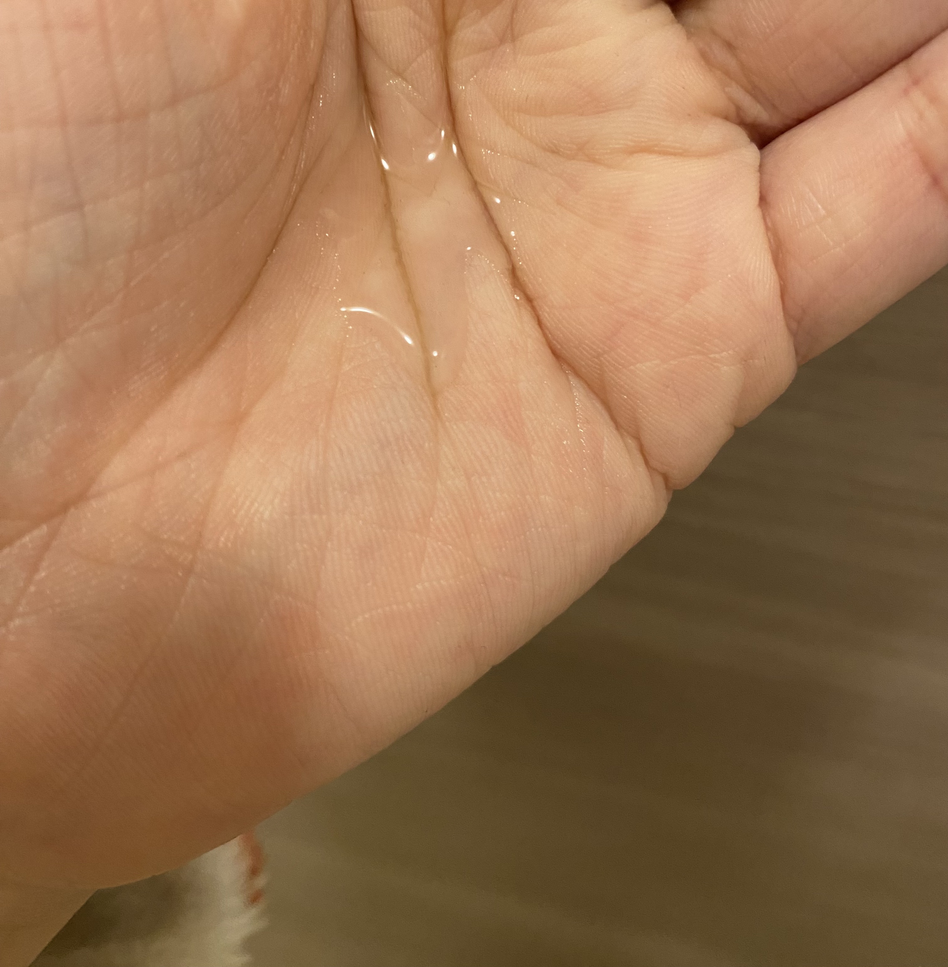 ロレアル パリ エクストラオーディナリー オイル エアリー シルク 本体（100ml）/ロレアル パリ/ヘアオイルを使ったクチコミ（2枚目）