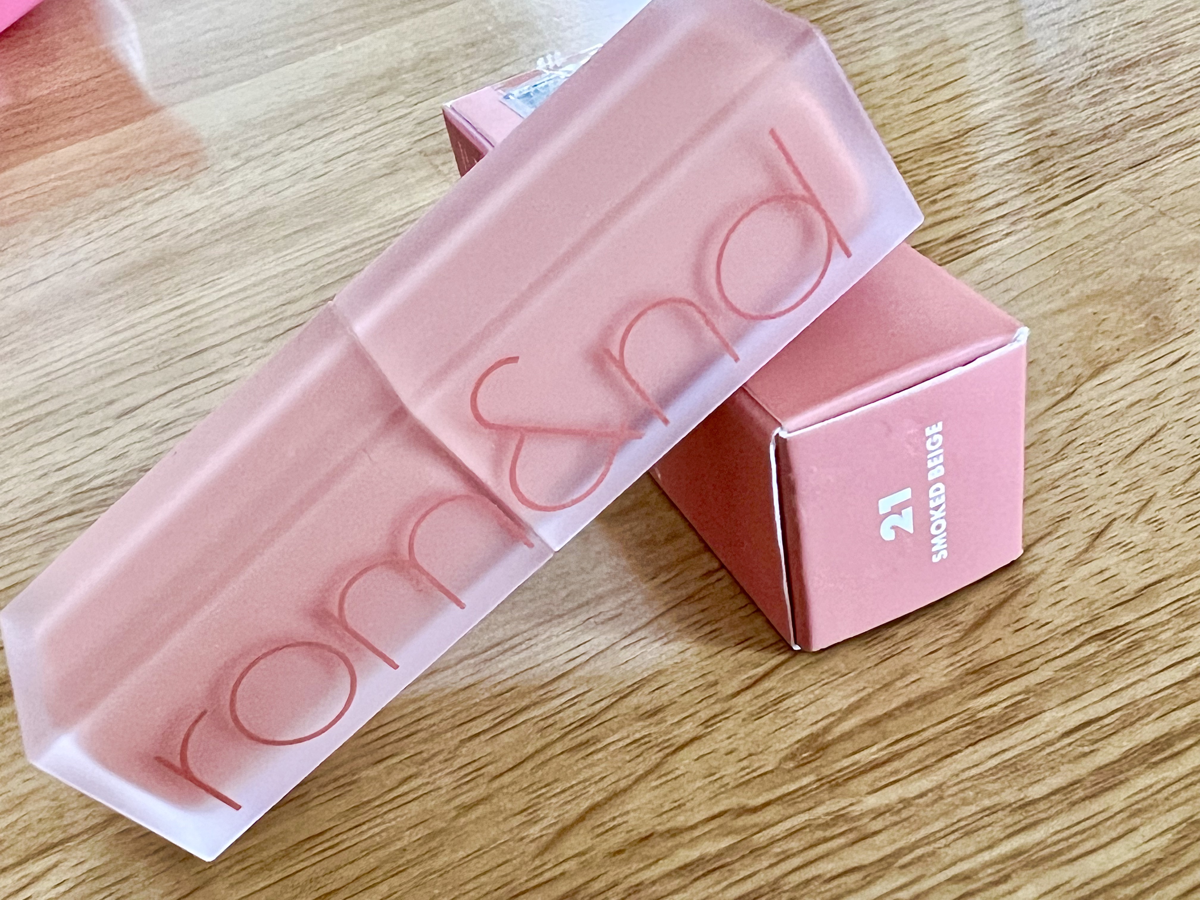 ゼロマットリップスティック 21 スモークドベージュ(Smoked Beige)/rom&nd/口紅を使ったクチコミ（1枚目）