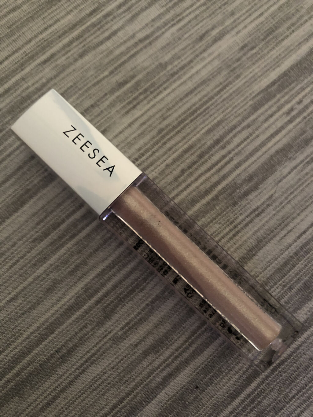 ダイヤモンドシリーズ 星空リキッドアイシャドウ/ZEESEA/リキッドアイシャドウを使ったクチコミ（1枚目）