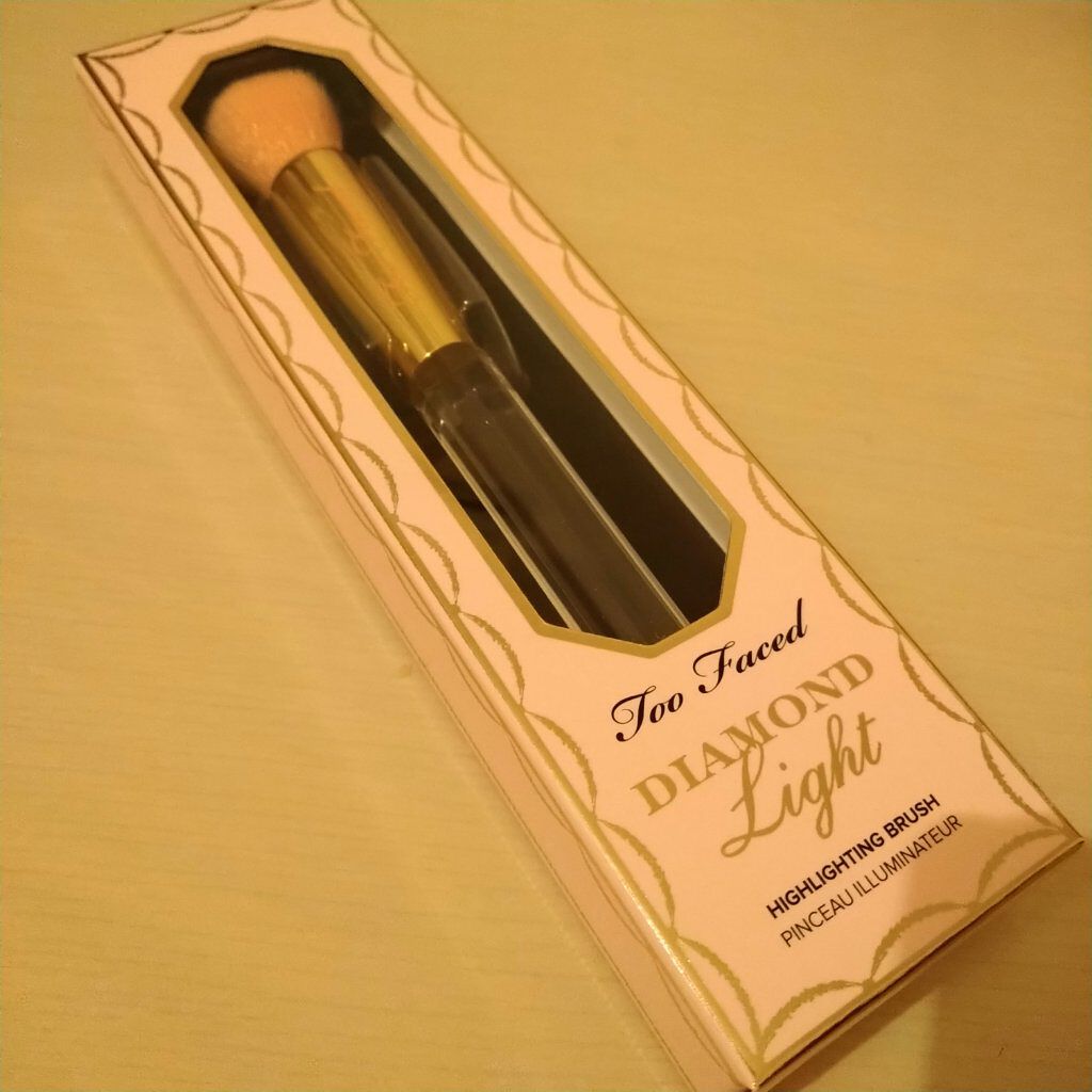 ダイヤモンドライト ハイライター ブラシ/Too Faced/メイクブラシを使ったクチコミ（1枚目）