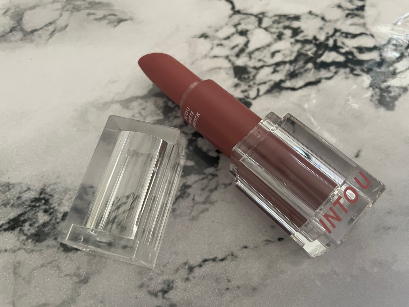 フェザーマットリップスティック/INTO U/口紅を使ったクチコミ(1枚目)