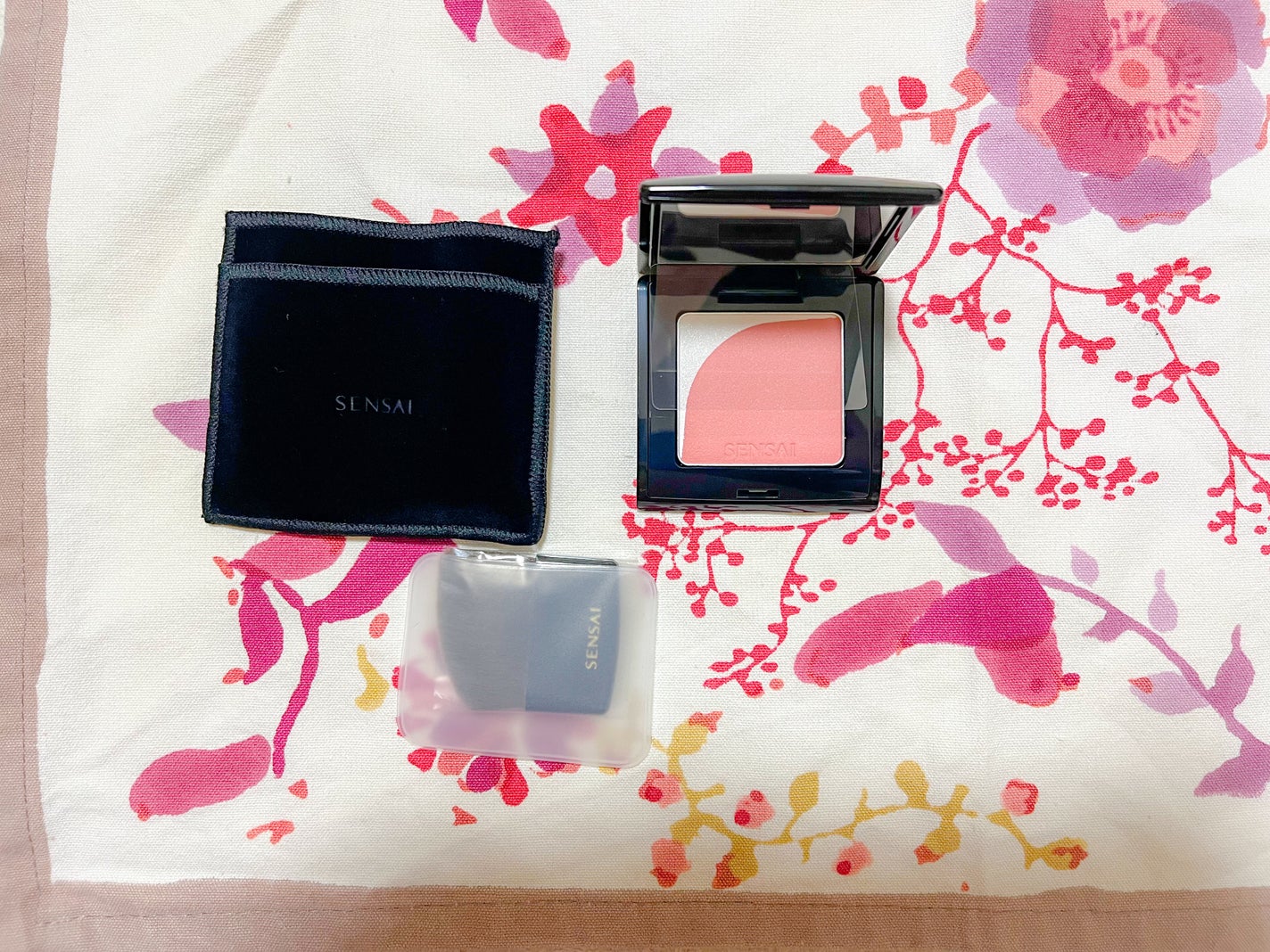 タンナチュレールプードルブラン/クレ・ド・ポー ボーテ/パウダーファンデーションを使ったクチコミ(3枚目)