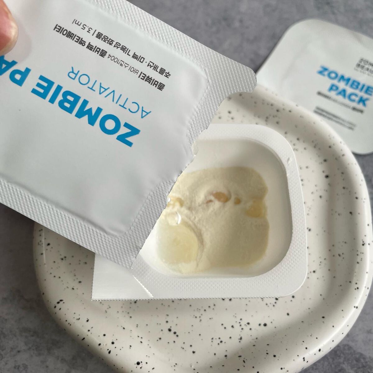 ゾンビビューティー繭毛穴パック/SKIN1004/ピーリングを使ったクチコミ(3枚目)