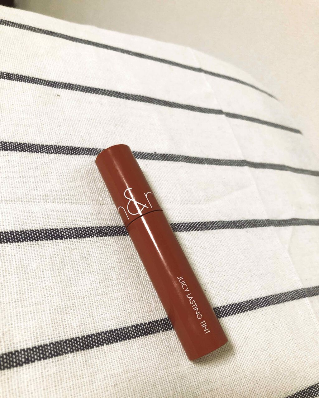 ジューシーラスティングティント/rom&nd/リップティントを使ったクチコミ(1枚目)