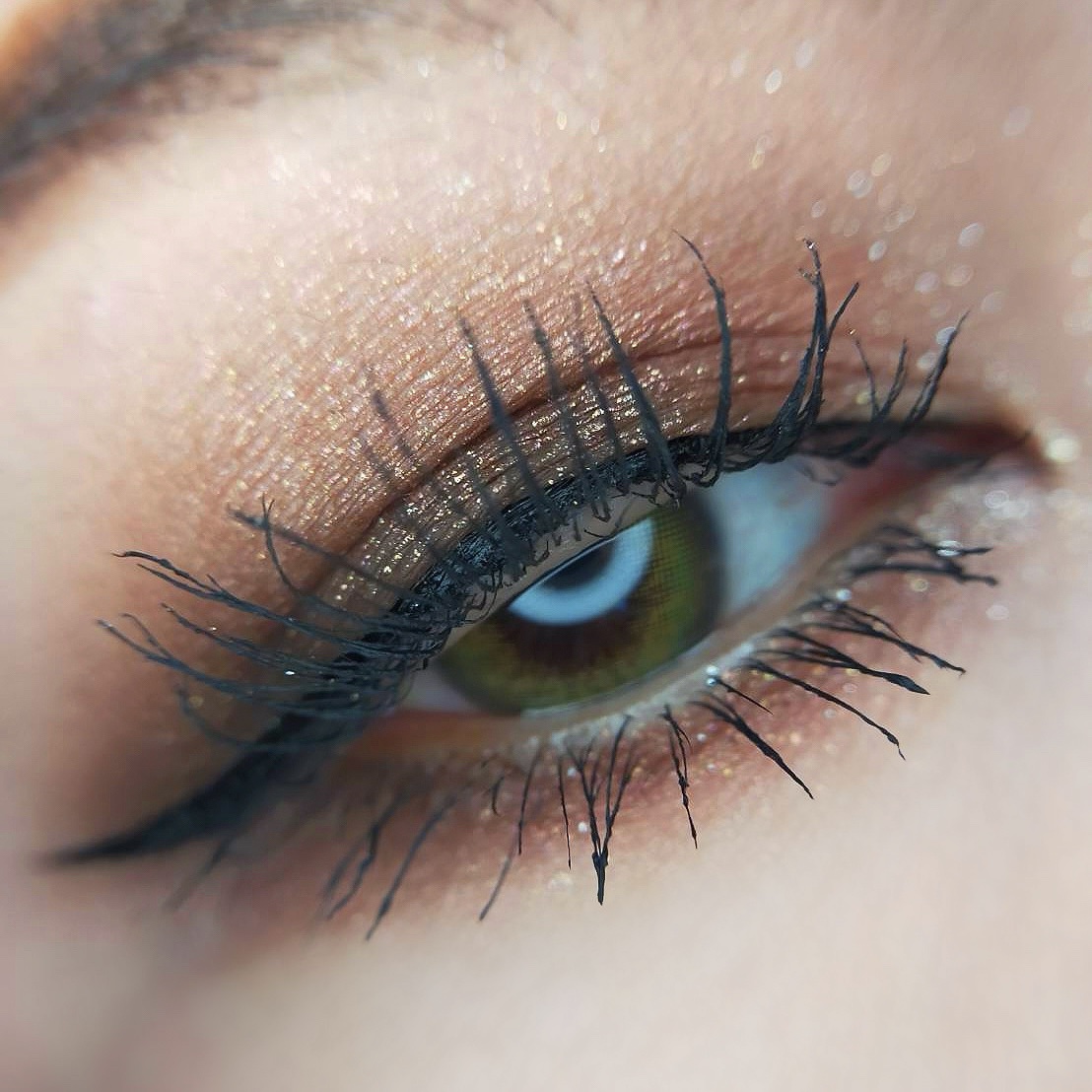 胡蝶雲肩6色アイシャドウパレット/FlowerKnows/アイシャドウパレットを使ったクチコミ（2枚目）