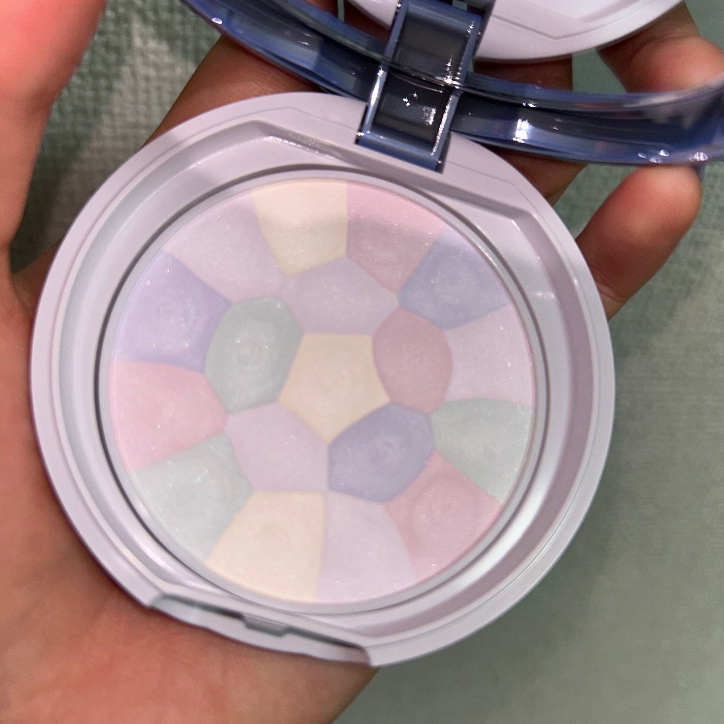 イルミネイティングフィニッシュパウダー ~Abloom~/キャンメイク/プレストパウダーを使ったクチコミ(3枚目)