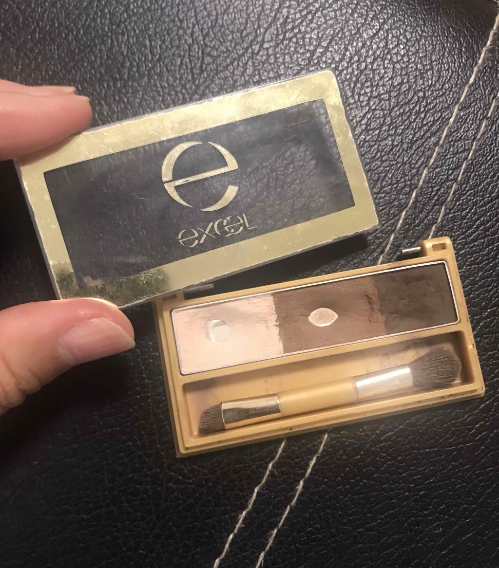 excel ハイライト＆ブロウコンパクトのクチコミ「色味が好きで絶賛リピート中のアイブロウ。ナチュラルな仕上がりが好き。
※使い終わらぬうちに何故.....」（1枚目）