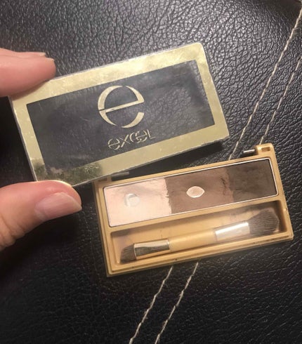 excel ハイライト&ブロウコンパクトのクチコミ「色味が好きで絶賛リピート中のアイブロウ。ナチュラルな仕上がりが好き。
※使い終わらぬうちに何故.....」(1枚目)