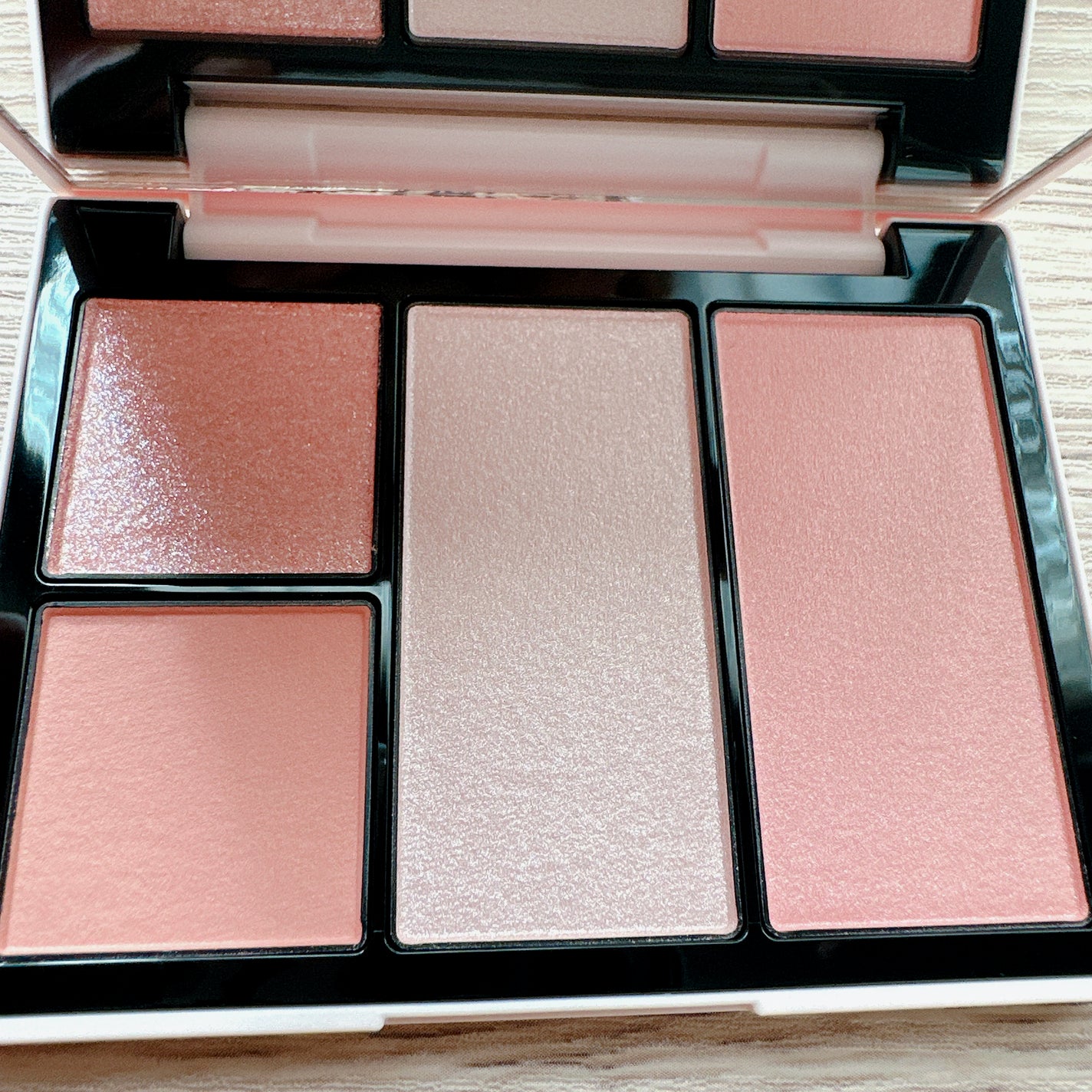 フェイス スタイリスト/SNIDEL BEAUTY/アイシャドウパレットを使ったクチコミ(1枚目)