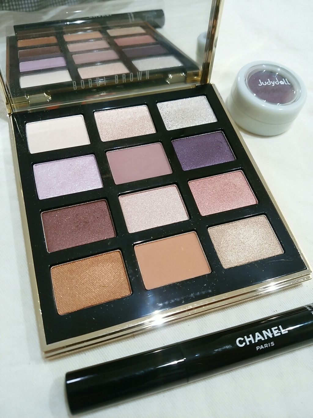 クリスタルドラマアイパレット  レッドエディション/BOBBI BROWN/アイシャドウパレットを使ったクチコミ（1枚目）