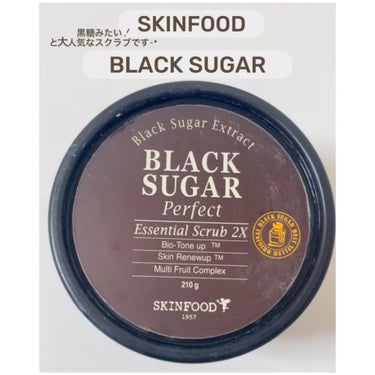 SKINFOOD ブラックシュガー パーフェクト エッセンシャル スクラブ2Xのクチコミ「- ̗̀ 黒糖のような 大人気スクラブ ̖́-
𓂃とぅるすべ肌に𓂃


𓇬 𓇬 𓇬 𓇬 𓇬 𓇬.....」（2枚目）