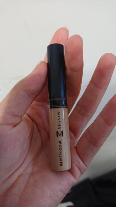 MISSHA M TIP CONCEALER
わたしは AKAMI を購入しました✨

最近ニキビがひどかったので、なんとかニキビを隠してくれそうな商品を探していたところ見つけました😅
値段もお手頃です