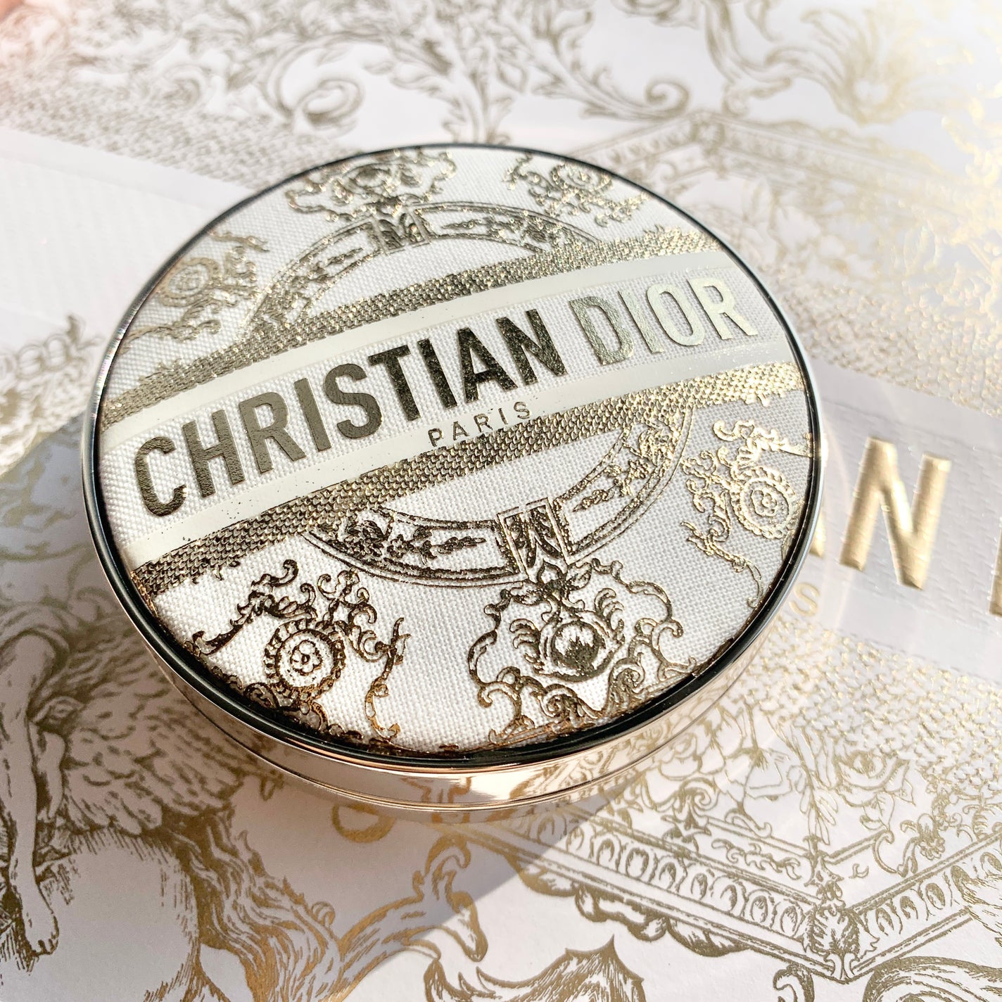 ディオールスキン フォーエヴァー クッション エンブロイダード カナージュ ケース/Dior/その他化粧小物を使ったクチコミ(1枚目)