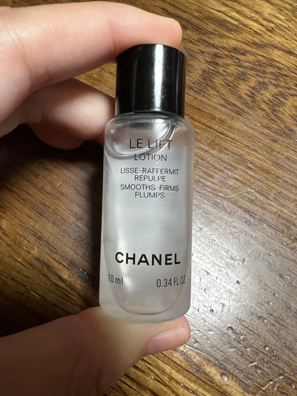 CHANEL ル リフト ローションのクチコミ「CHANEL
ル リフト ローション(化粧水)
150ml ¥10,450 で発売中✨.....」(1枚目)
