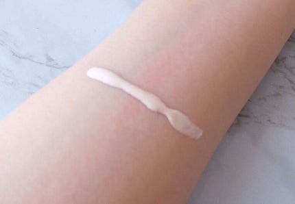 【旧】スノー アルティメット エッセンス オブ ライト/Dior/美容液を使ったクチコミ(2枚目)