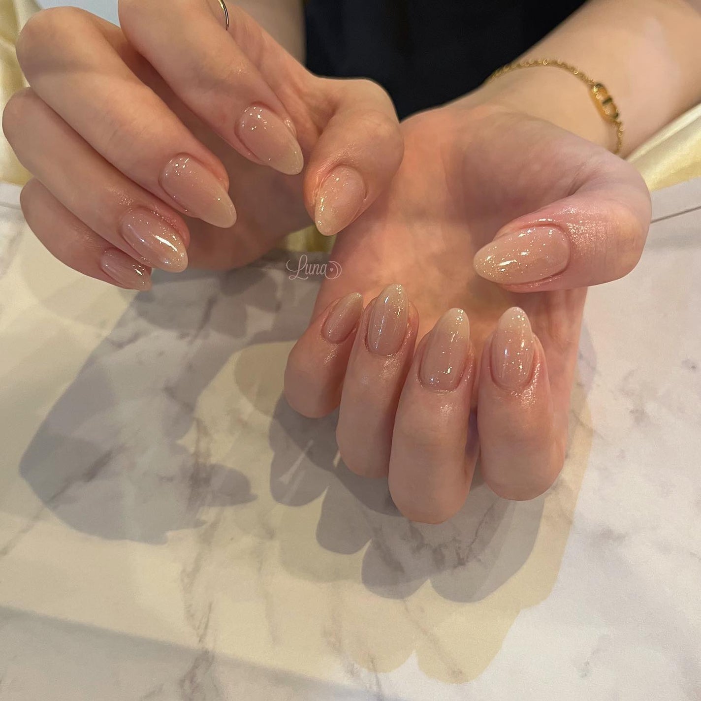 Iuna. Mizuki on LIPS 「.さり気ないきらきらが可愛い✨#nail#nailstagra..」(1枚目)