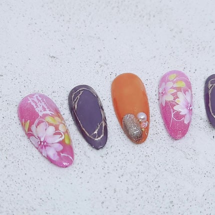 ゆき on LIPS 「プリンセスデザイン(?)なフラワーネイル💕今回はプチトルのグレ..」(2枚目)