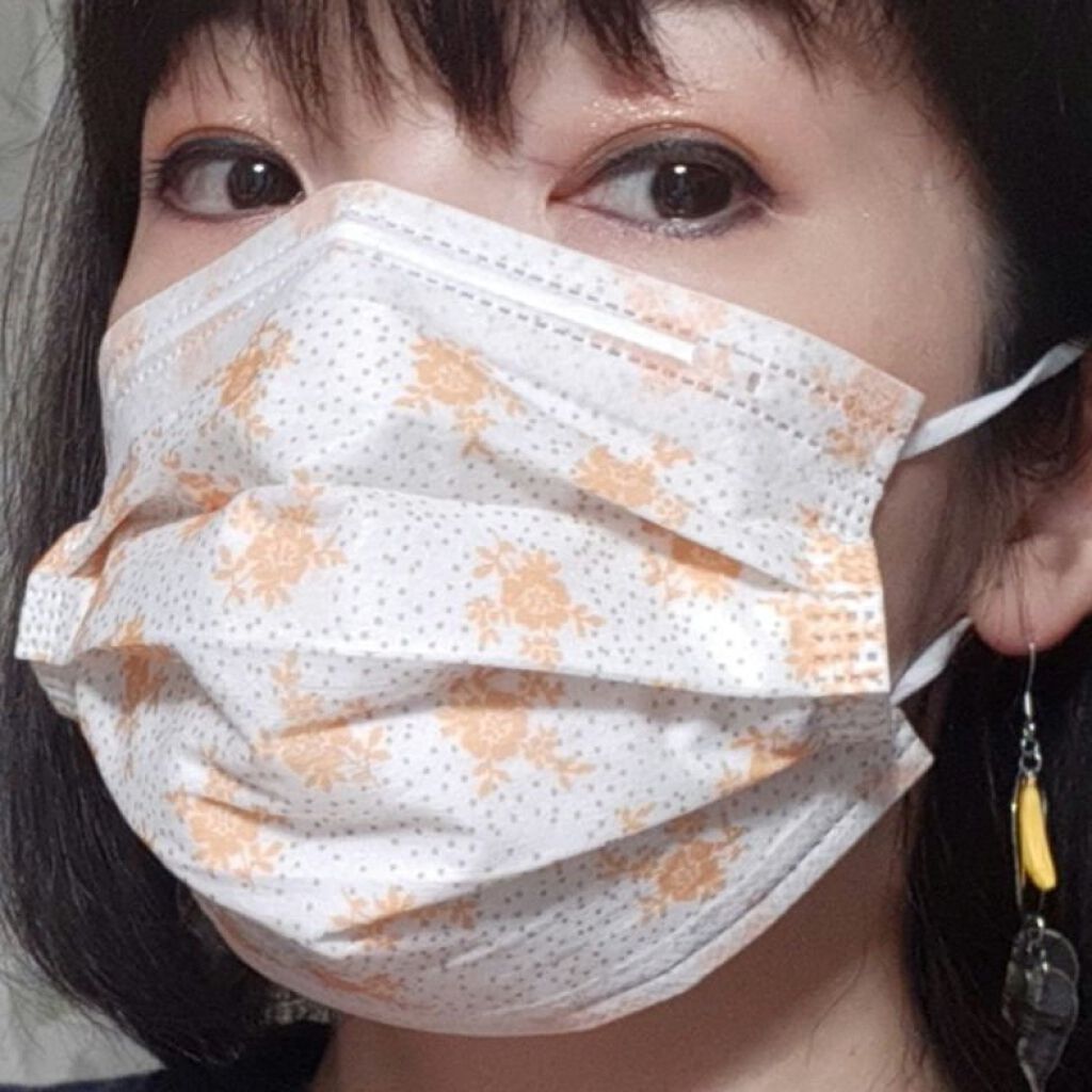 まき on LIPS 「#顔面偏差値UPマスクフェリシモ ガラフル やさしい印象まとう..」(1枚目)