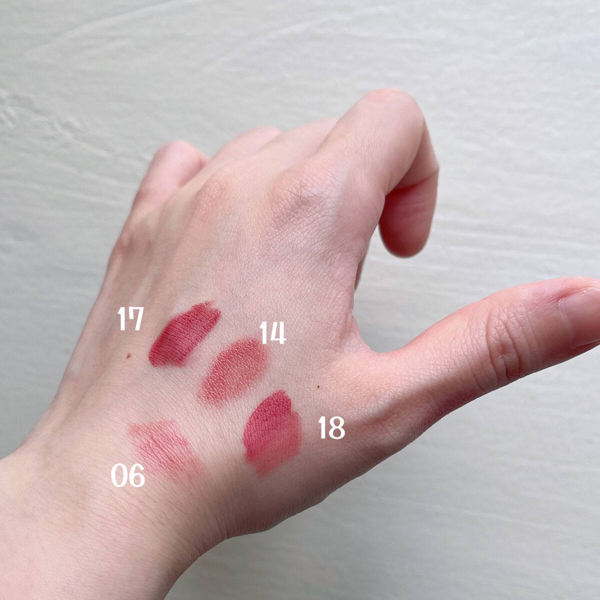 ルージュ デコルテ リキッド 18 dried flower（Foggy rouge）/DECORTÉ/口紅を使ったクチコミ（3枚目）