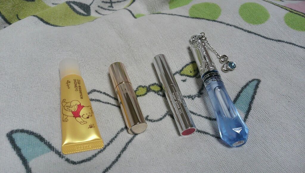 白黒ちゃん on LIPS 「☆メイクポーチの中身☆基本メイク道具用と使い捨てスポンジをダイ..」(4枚目)