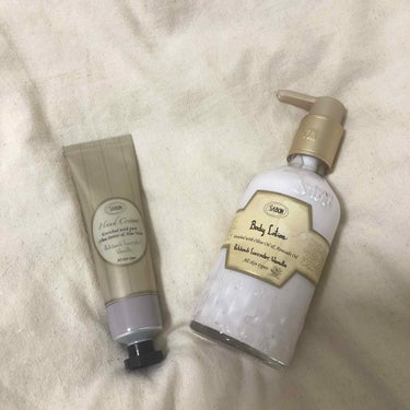 🌿SABON

ボディーローション
ハンドクリーム

香りはやっぱりパチュリラベンダーバニラ😘

冬の保湿アイテムとして購入！

ボディーローションはべたべたせず
保湿力はあるのにさらさらです🙆‍♀️
