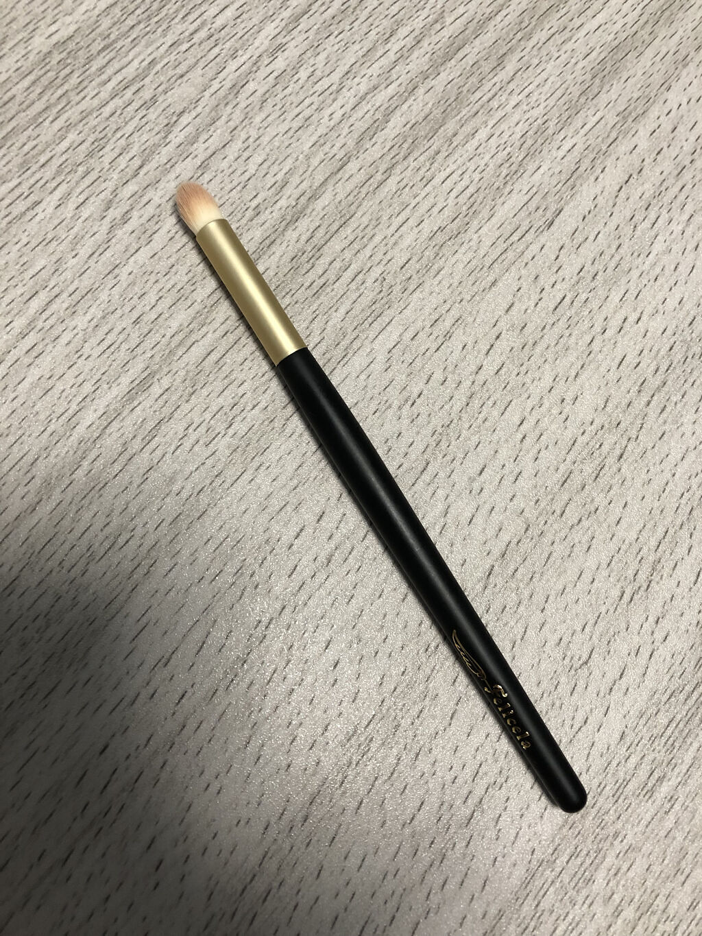 フェリセラ ポインテッドブラシのクチコミ「涙袋メイクに最適🎵
先が少し尖っている形なので、下まぶたに塗りやすいです✨
見た目もかわいくて.....」（1枚目）