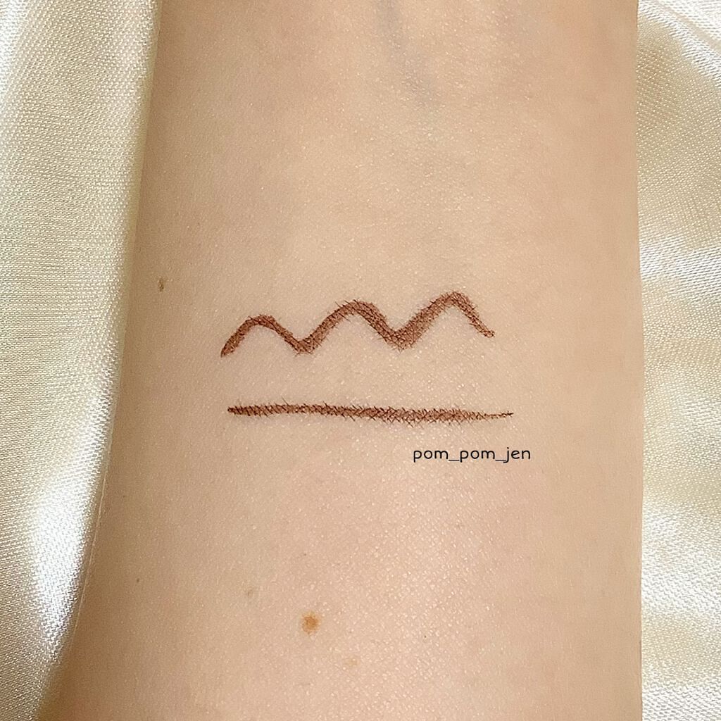 スキルレスライナー/LUMIURGLAS/リキッドアイライナーを使ったクチコミ（2枚目）