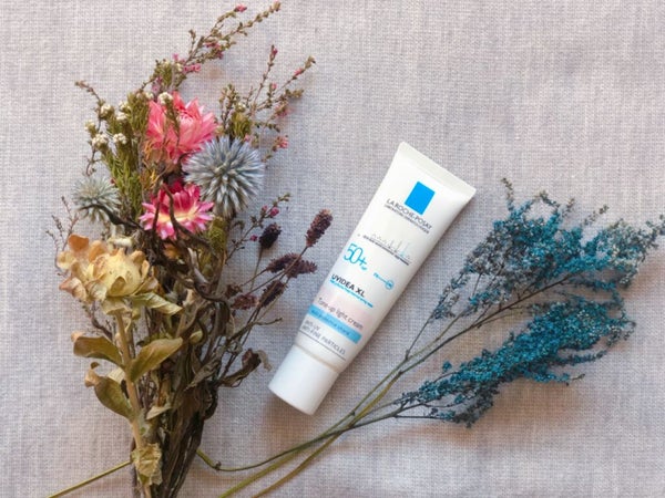 日焼け止めは毎日室内でも塗ろう!SPFで肌負担を抑えるポイントやおすすめアイテムを紹介