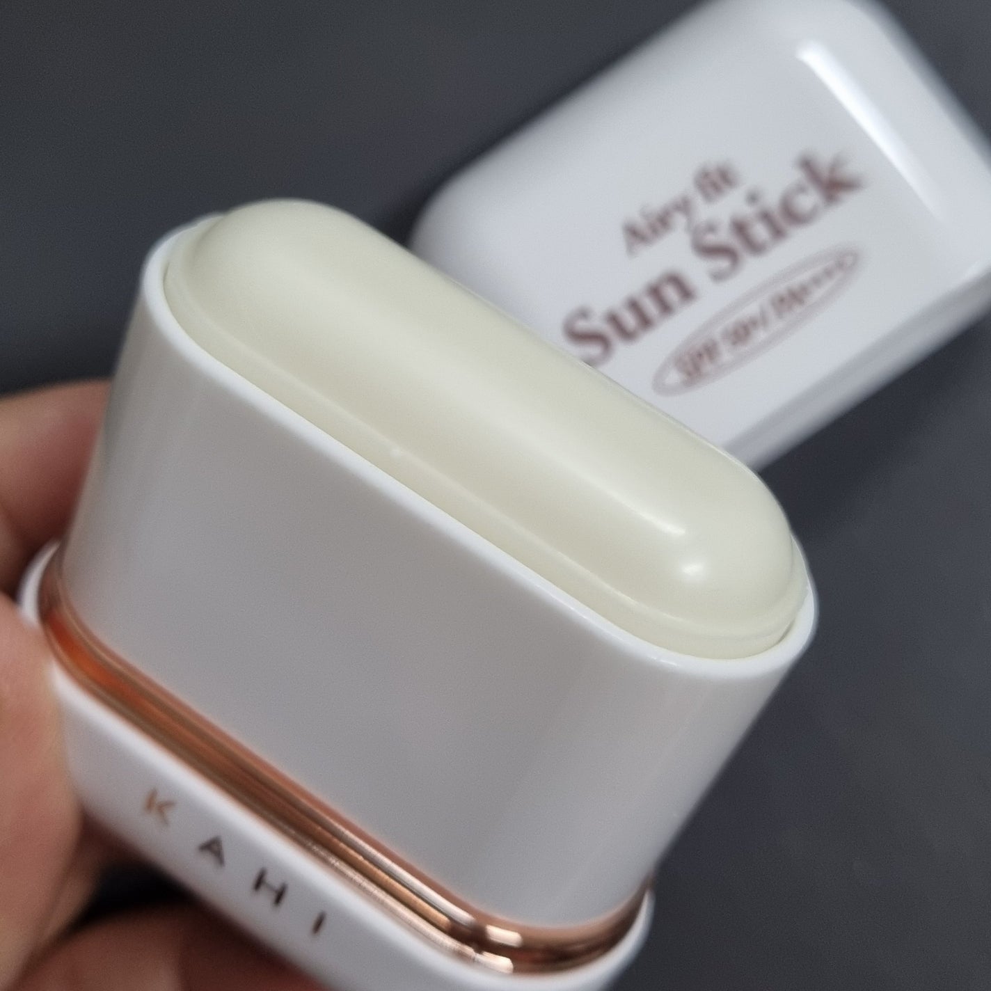 エアリーフィットサンスティック/KAHI/日焼け止めスティックを使ったクチコミ(2枚目)