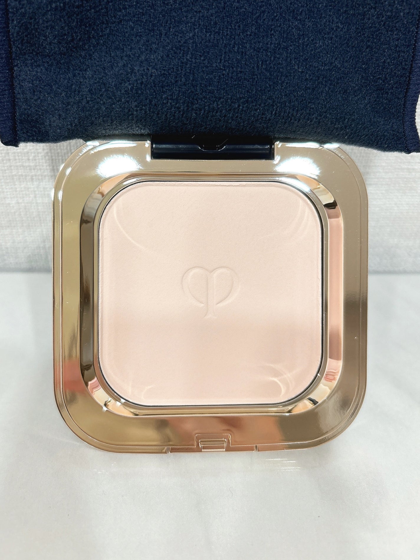 プードルコンパクトエサンシエルn/クレ・ド・ポー ボーテ/プレストパウダーを使ったクチコミ(2枚目)