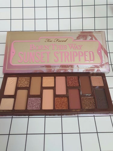 ボーンディスウェイ サンセット ストリップ アイシャドウ パレット/Too Faced/アイシャドウパレットを使ったクチコミ（1枚目）