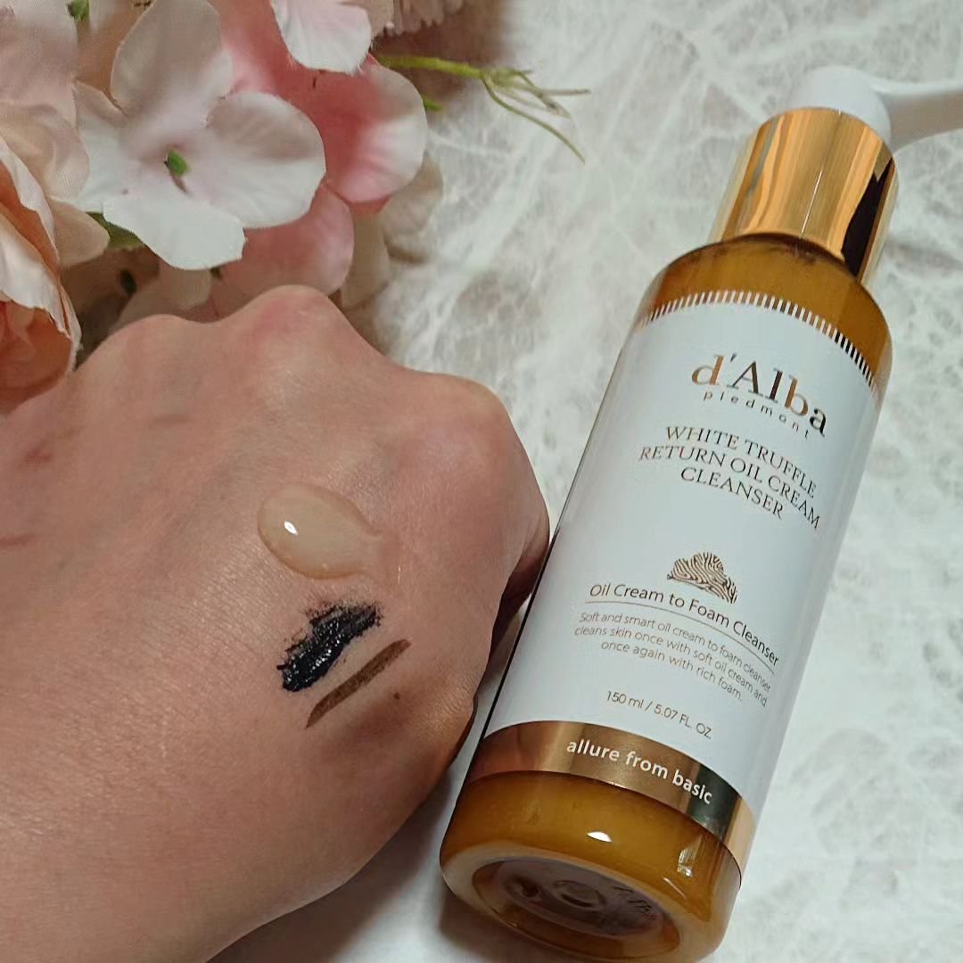 ダルバ ホワイトトリュフリターンオイルクリームクレンザーのクチコミ「豊富な栄養/保湿成分がメイクと老廃物をやさしく溶かし、透明感のあるなめらかな肌に仕上げるワンス.....」（3枚目）