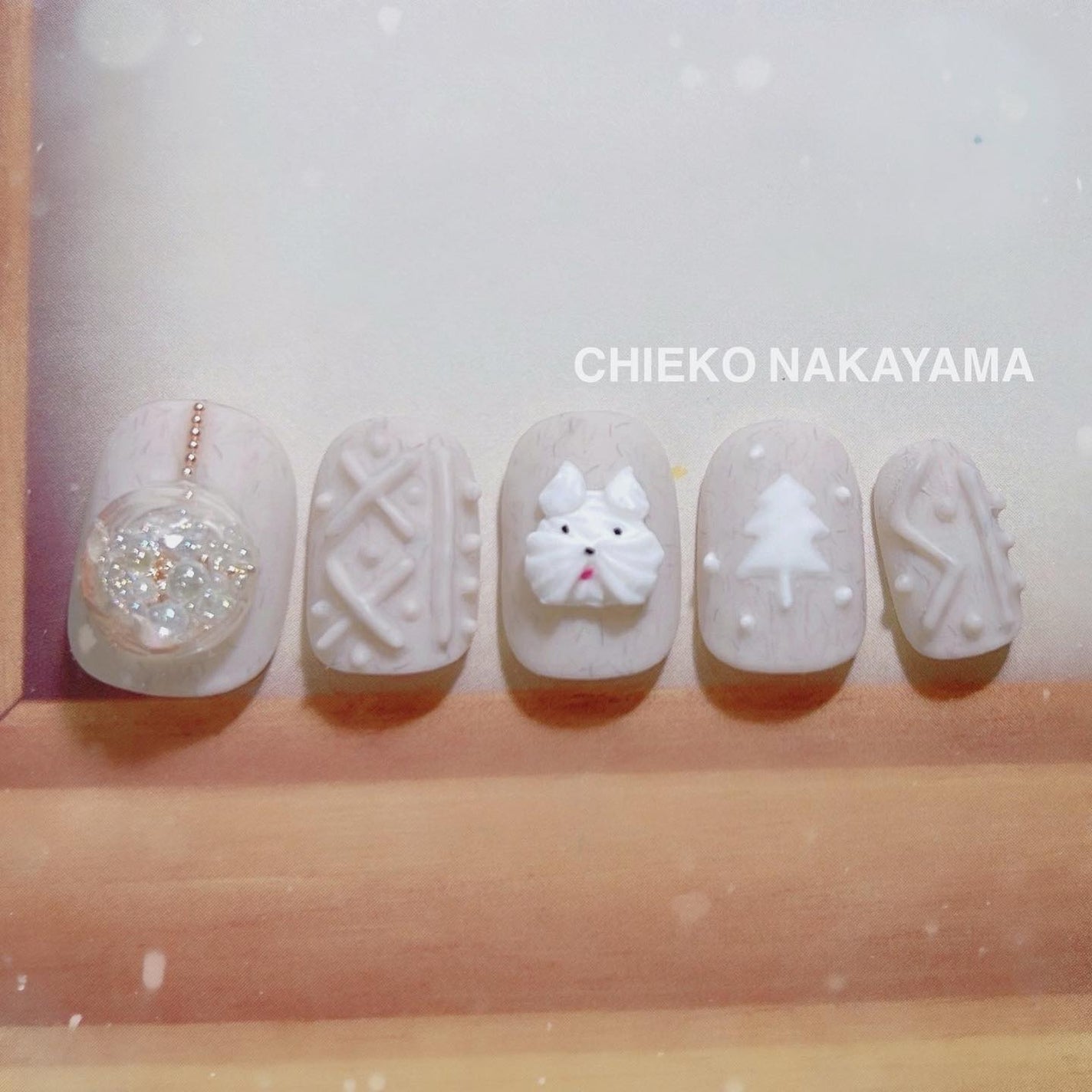 なかやまちえこ on LIPS 「冬のネイル❄️⠀365日ネイル336日め今日から12月。あと1..」(1枚目)