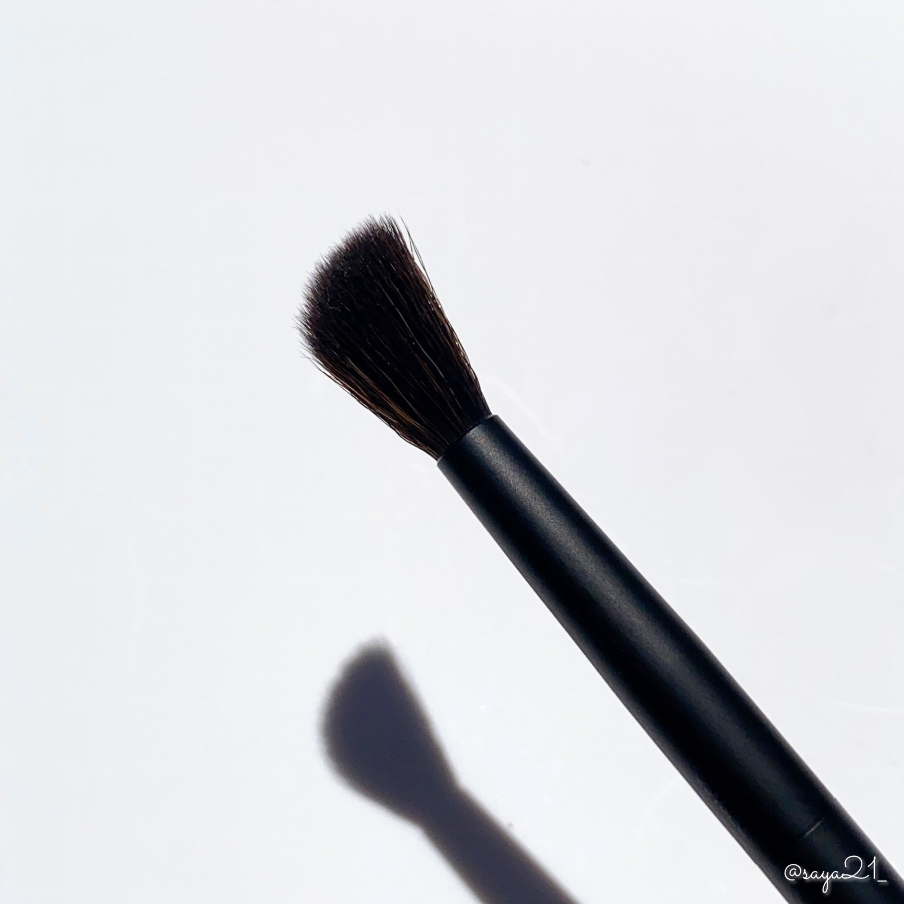 ラディアントクリーミーコンシーラーブラシ ♯10/NARS/メイクブラシを使ったクチコミ（2枚目）