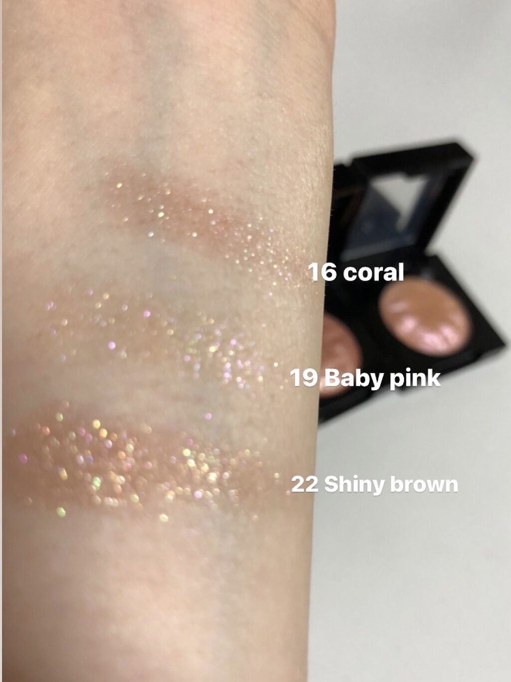 プリズム エアー シャドウ/CLIO/単色アイシャドウを使ったクチコミ（3枚目）