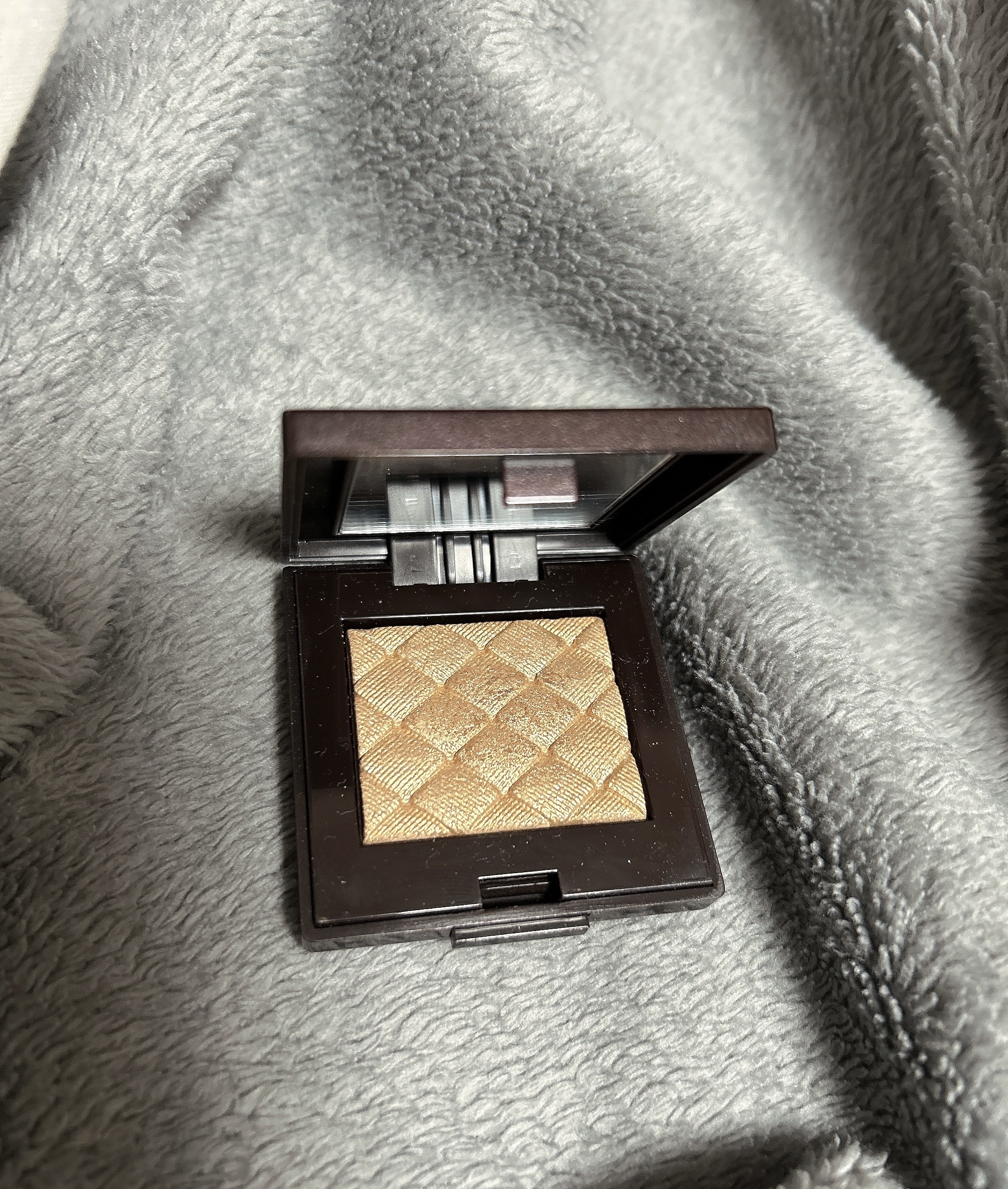 イルミネーティングアイカラー/ローラ メルシエ/単色アイシャドウを使ったクチコミ（2枚目）