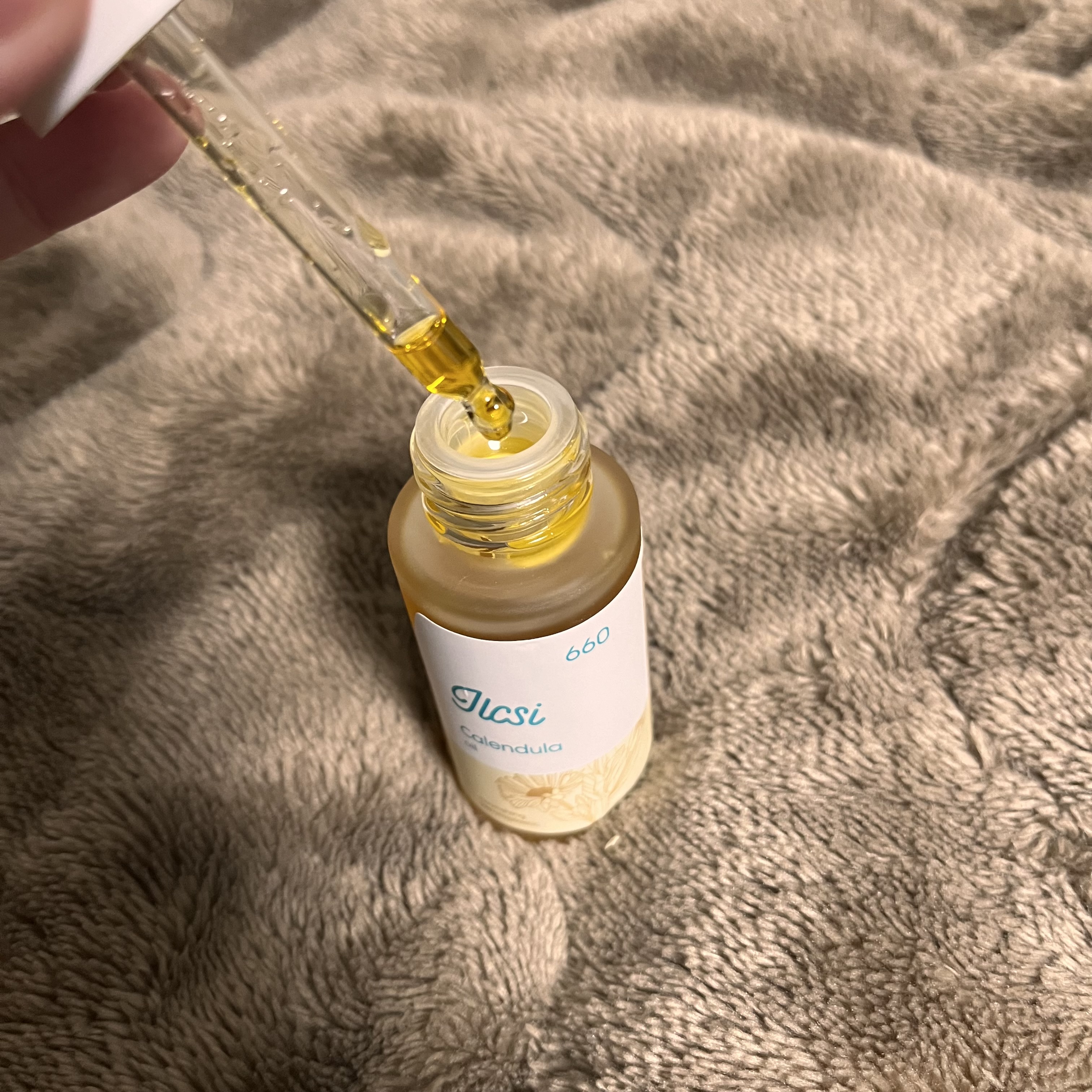 ILCSI エステリペアのクチコミ「オイルですがベタつかないためすごく使いやすいです！
髪のまとまり具合も使用するしないで大きく変.....」（2枚目）