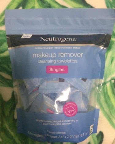 makeup remover cleansing towelettes/Neutrogena/クレンジングシートを使ったクチコミ（1枚目）