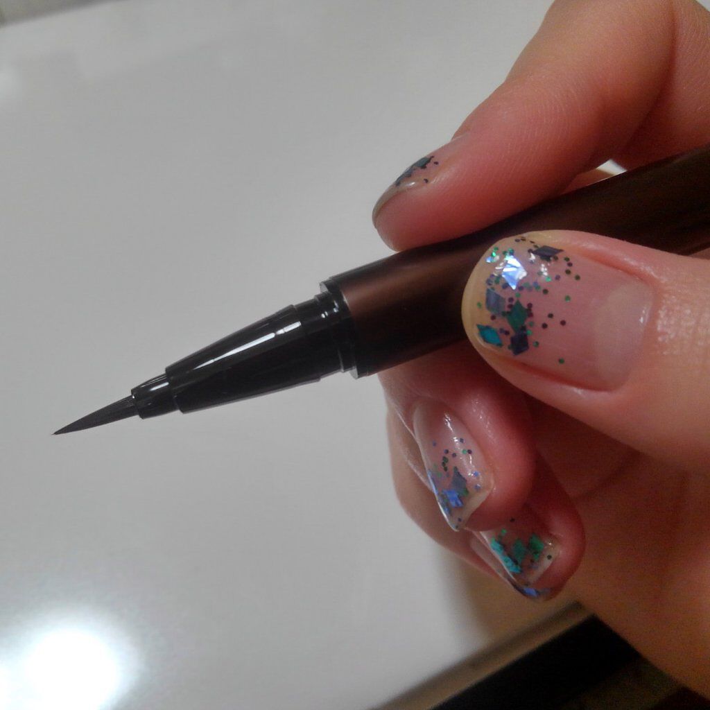 スキルレスライナー/LUMIURGLAS/リキッドアイライナーを使ったクチコミ(3枚目)