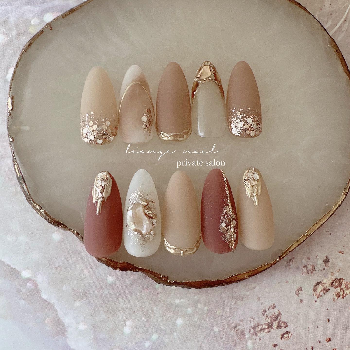 #ネイル,#大人ニュアンスネイル,#ニュアンスネイル,#ジェルネイル,#ミラーネイル,#シェルネイル,#春ネイル,#マットネイル,#ベージュネイルのネイルデザイン