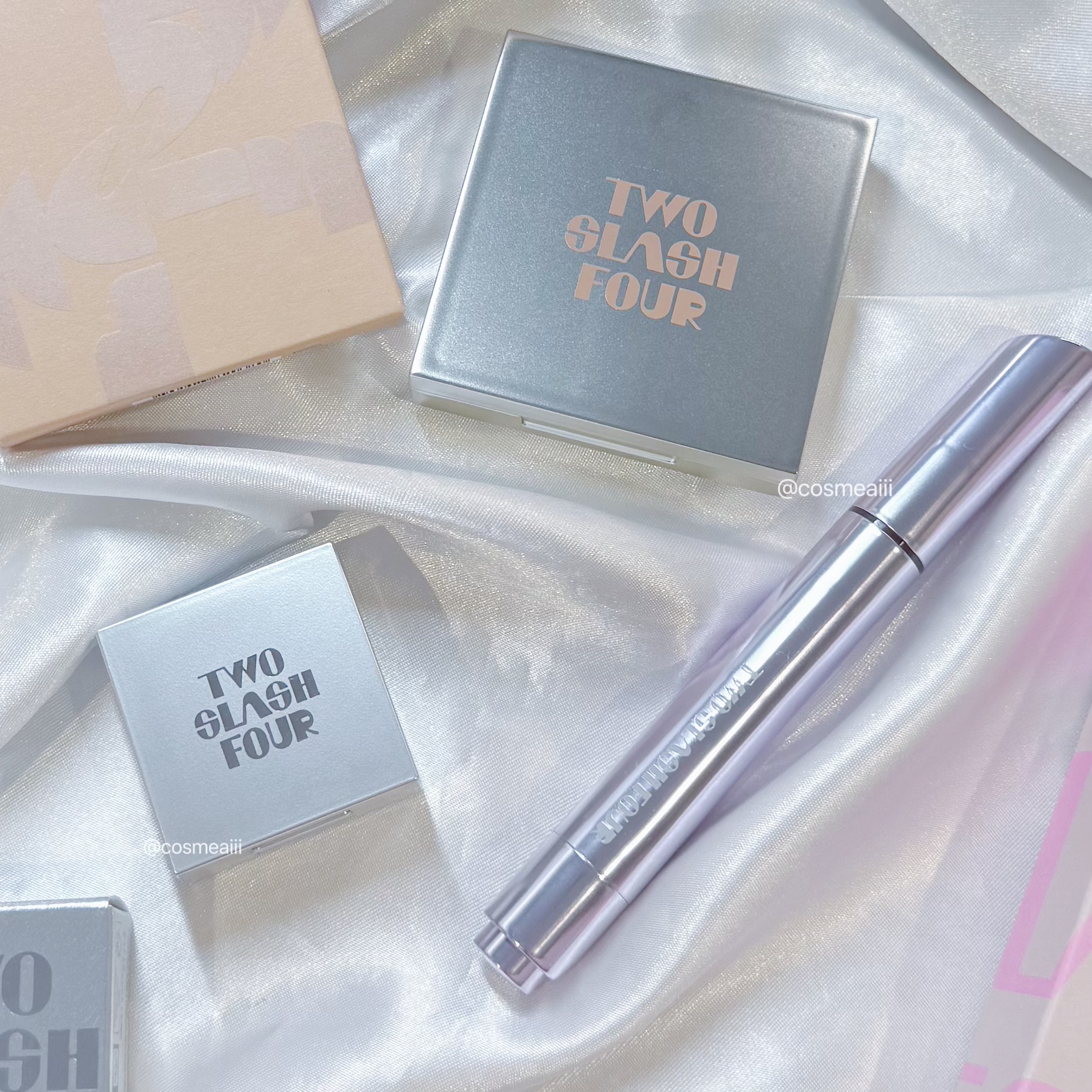 ストロビングフェイスキューブ/TWO SLASH FOUR/ハイライトを使ったクチコミ（2枚目）