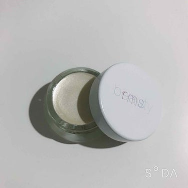 
こんにちは！

今回はハイライトを購入したのでレビュー✍️

rms beauty
ルミナイザー 
¥4900

クリームタイプのハイライトです！


とにかく艶肌が好きででも髪の毛にぺたぺたつくのが