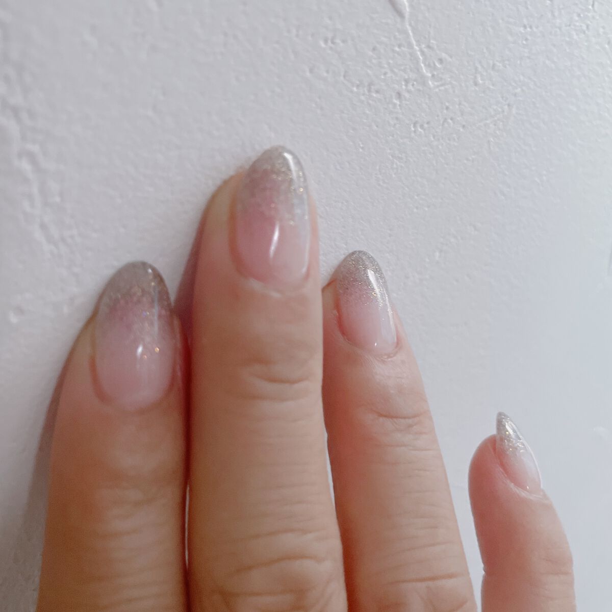 M★chi on LIPS 「✨ネイル記録簿✨今回はラメグラデーションネイル♫グレーっぽい偏..」(2枚目)