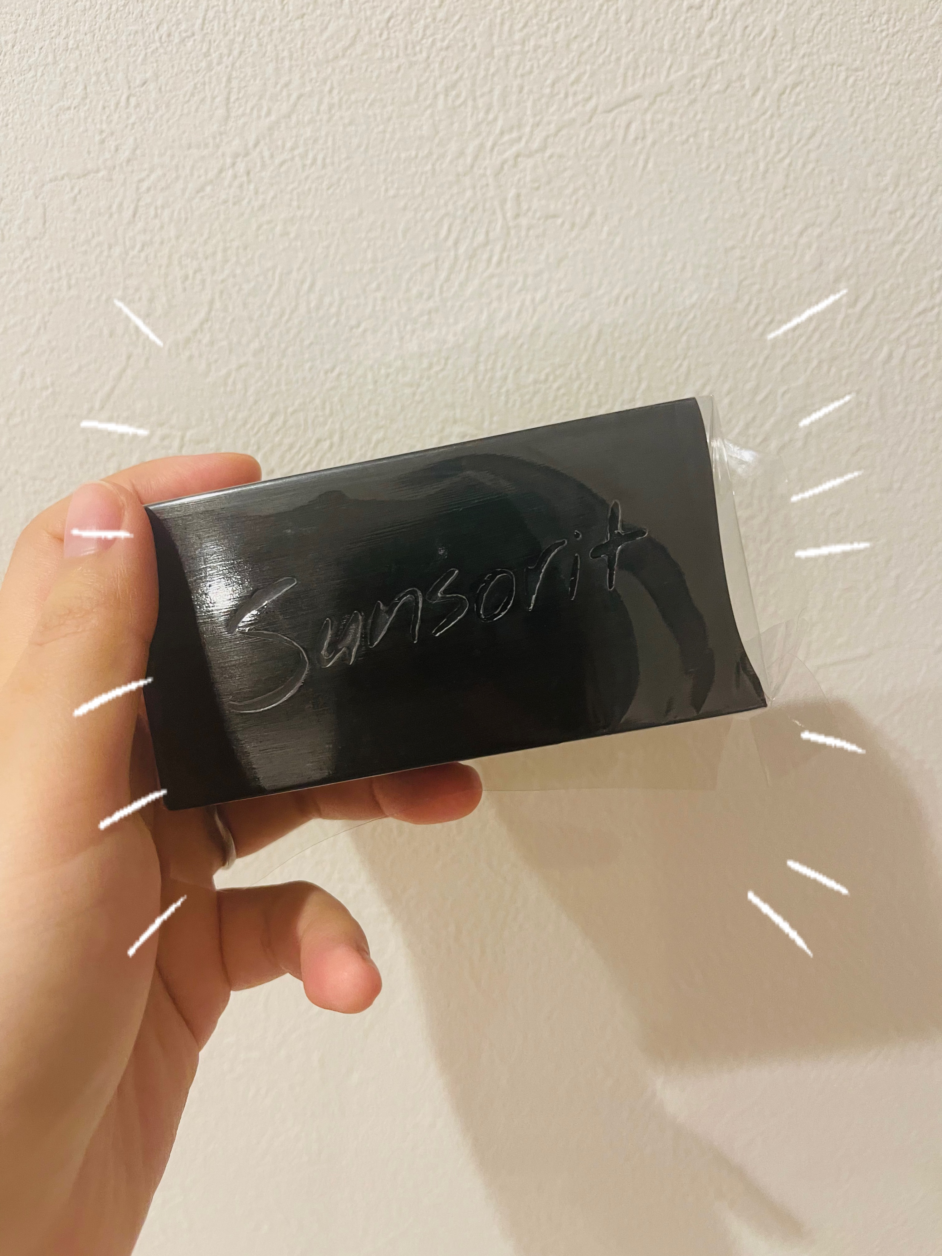 高くてなかなか、手が出せなかった💸

サンソリットのスキンピールバー ハイドロキノール
私は、黒を買いました☺️

固形石鹸で5500円は、高いけど…
私には、効果があった！✨

使用した後、お肌のザラザラがなくなり
お肌のトーンが上がっ