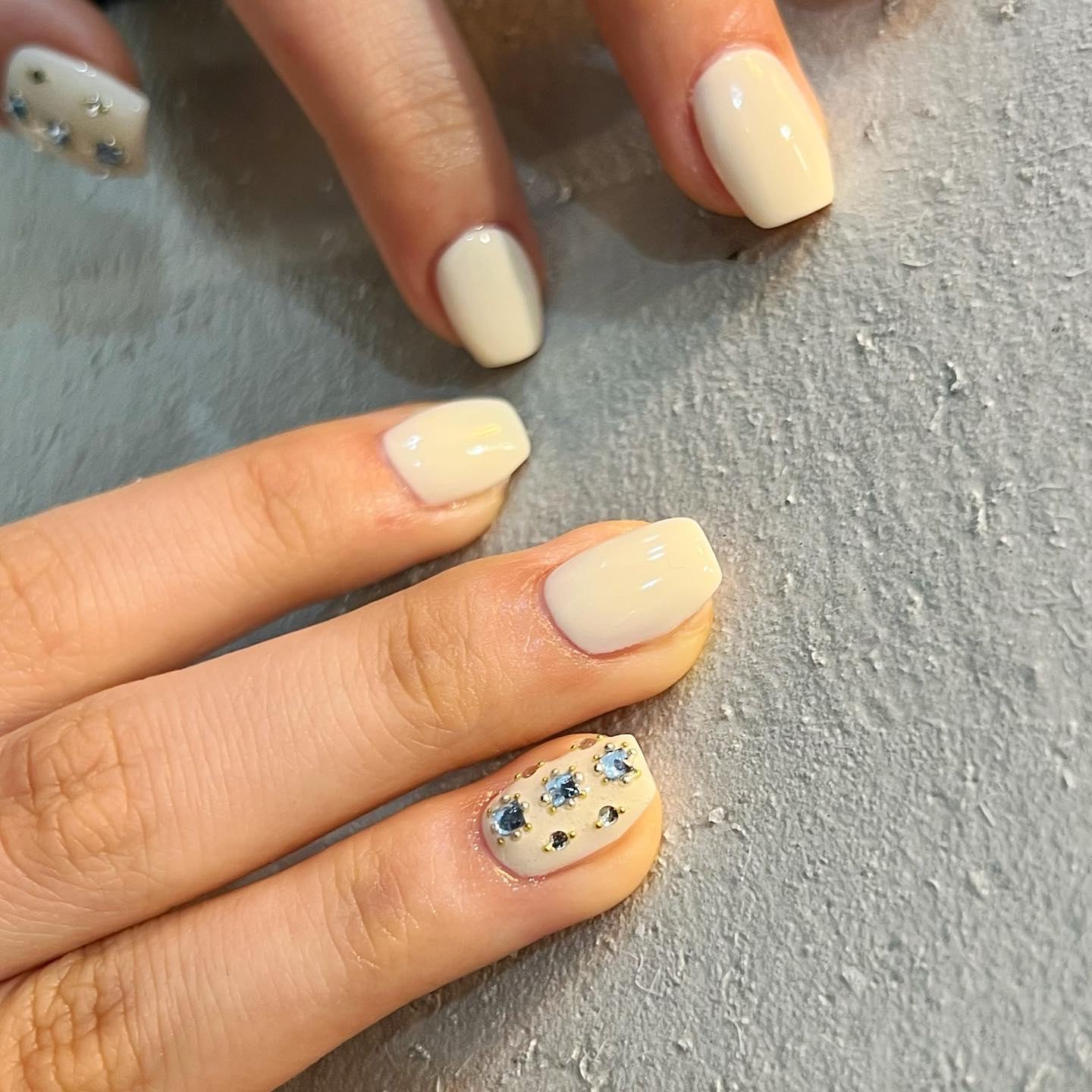 #ビジューネイルのネイルデザイン