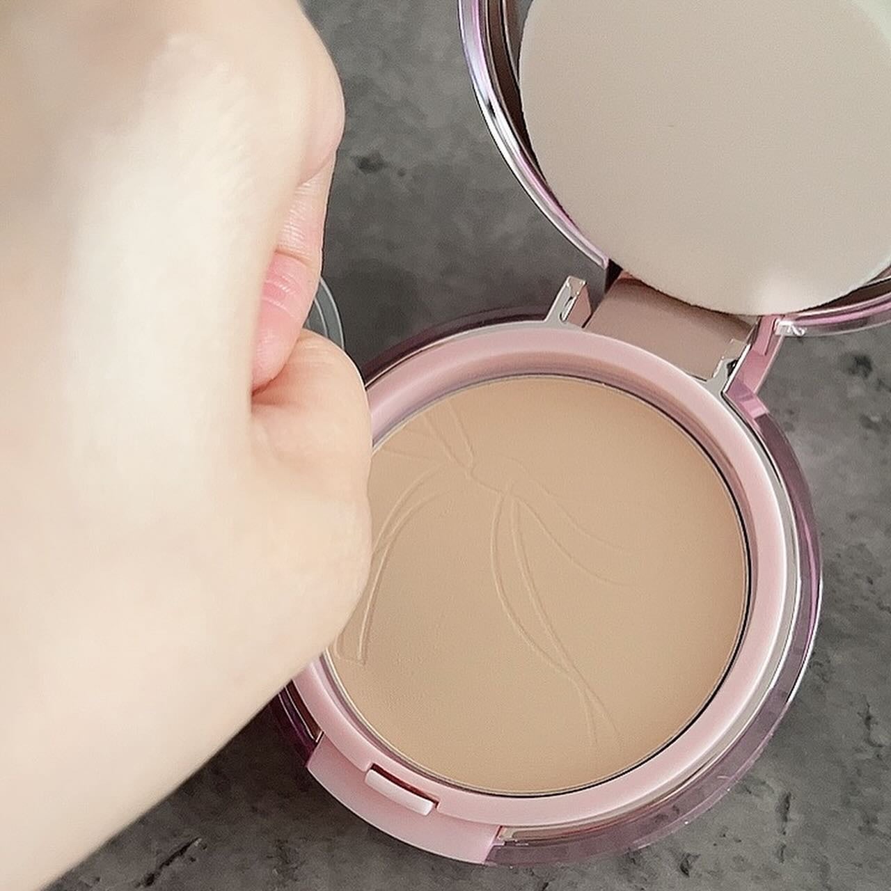 ひよこぱいせん🐥 on LIPS 「ABOUTTONEの新商品「ザ・ブラーパウダーパクト」@abo..」(4枚目)