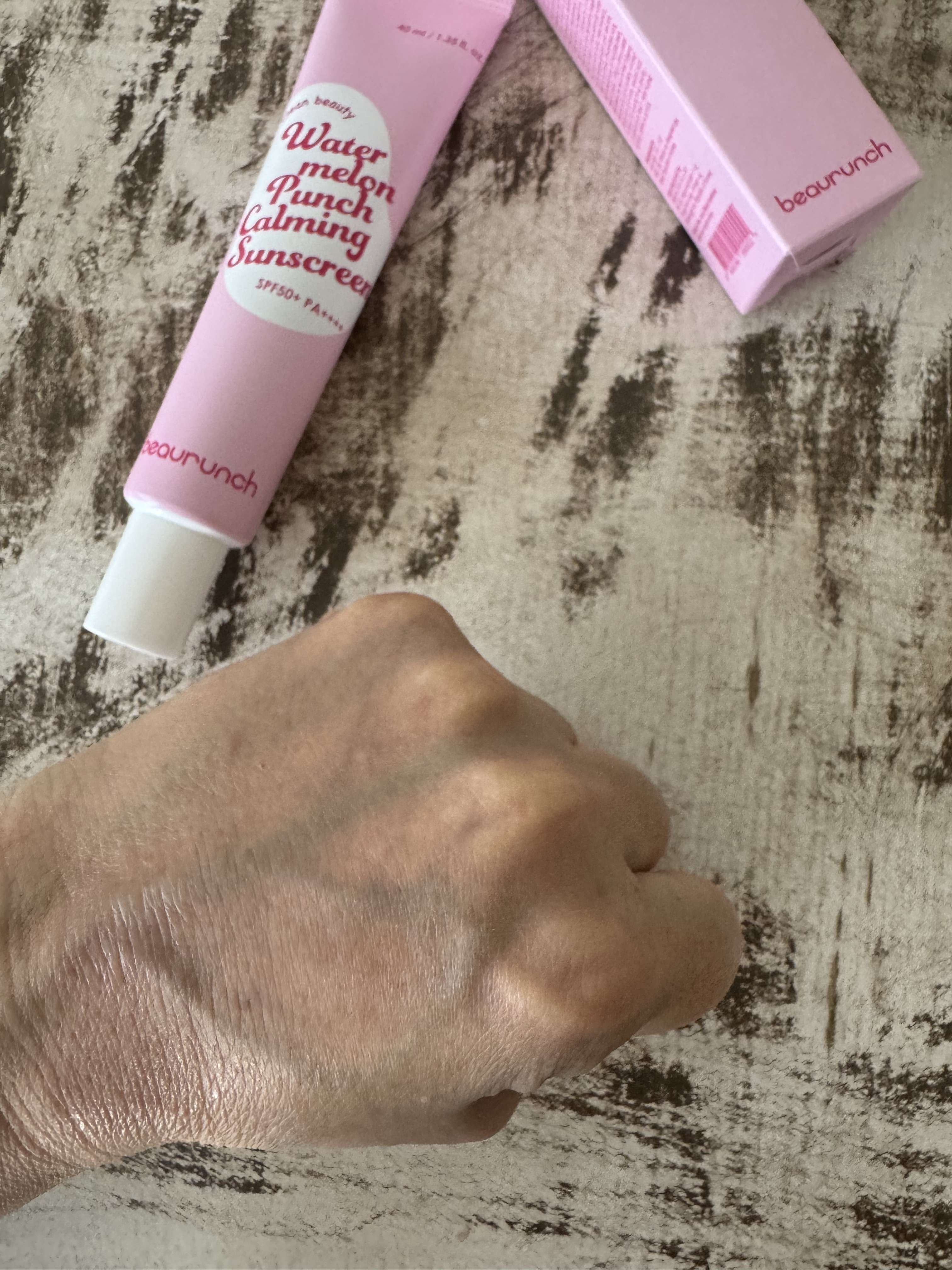 ウォーターメロン パンチ カミング サンスクリーン / スイカサンクリーム / SPF 50+ PA++++  /ビューランチ/日焼け止めクリームを使ったクチコミ（3枚目）