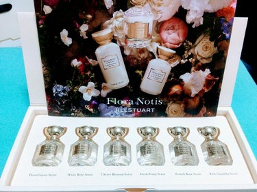 Flora Notis JILL STUART オードパルファンコレクションのクチコミ「クリスマスコフレを初めて購入♡

これから使用するのが楽しみです！..」（1枚目）